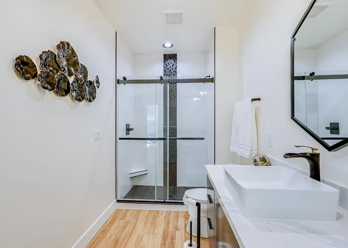 Holiday home Hot Tub & Panoramic Mtn Views: Retreat! *