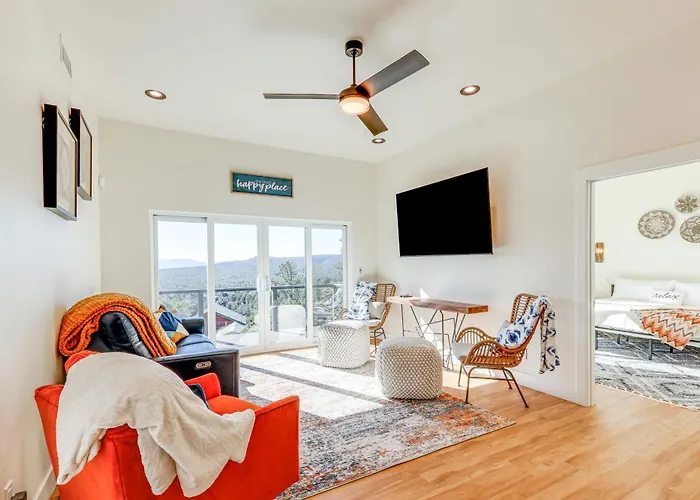 Hot Tub & Panoramic Mtn Views: Retreat! *
