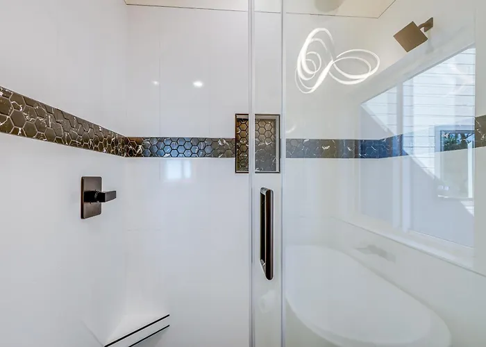 Holiday home Hot Tub & Panoramic Mtn Views: Retreat!