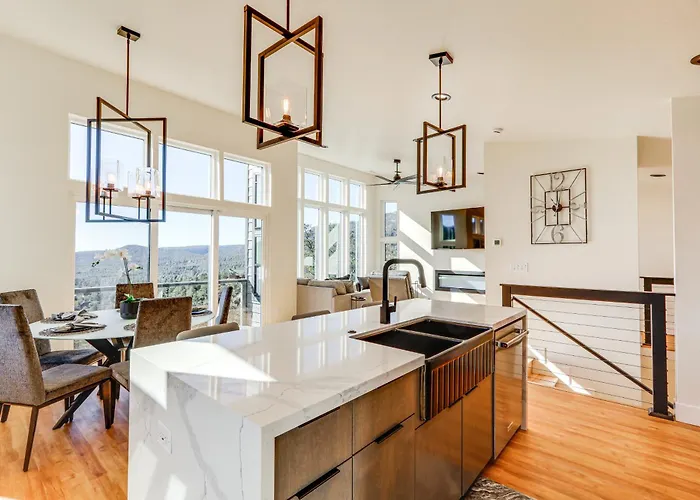 Holiday home Hot Tub & Panoramic Mtn Views: Retreat!
