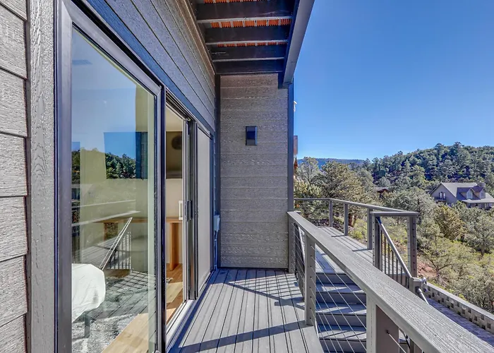 Hot Tub & Panoramic Mtn Views: Retreat! *