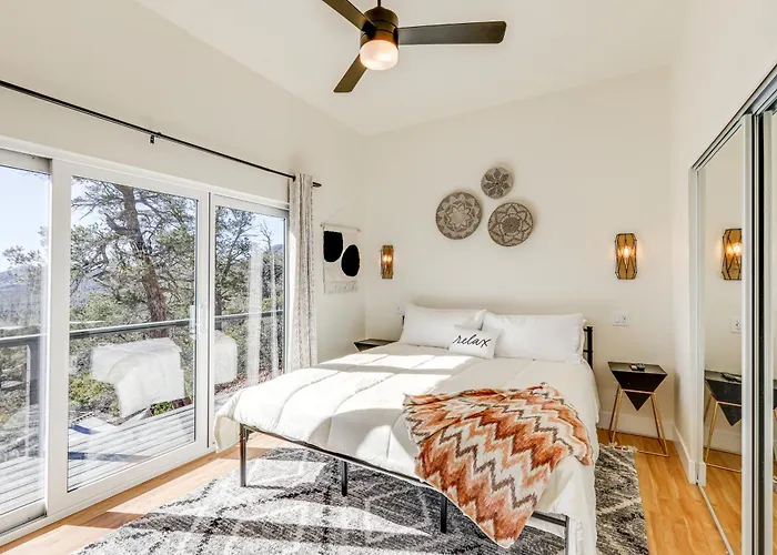 Hot Tub & Panoramic Mtn Views: Retreat! Holiday home