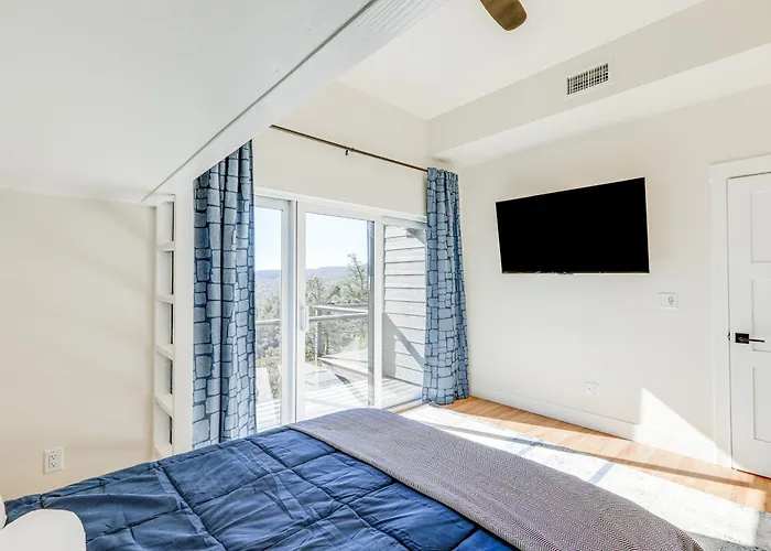 Hot Tub & Panoramic Mtn Views: Retreat! Holiday home *